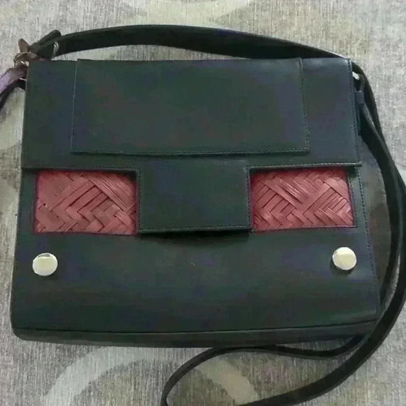 NWT Black Leather Crossbody Purse - Palm Leaf Applique made of Mayan Palms - Picture 4 of 10